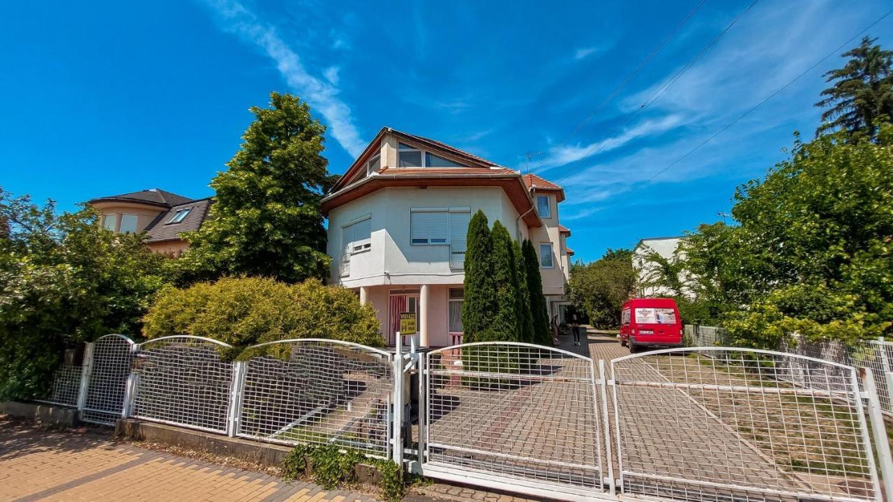 Zaira Apartman ハイデゥソボスロー エクステリア 写真
